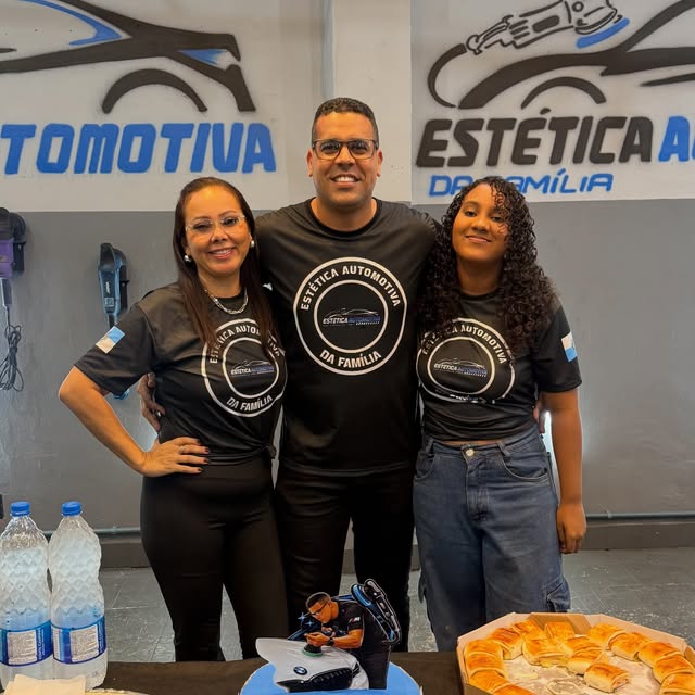 Equipe da Estética Automotiva da Família na oficina